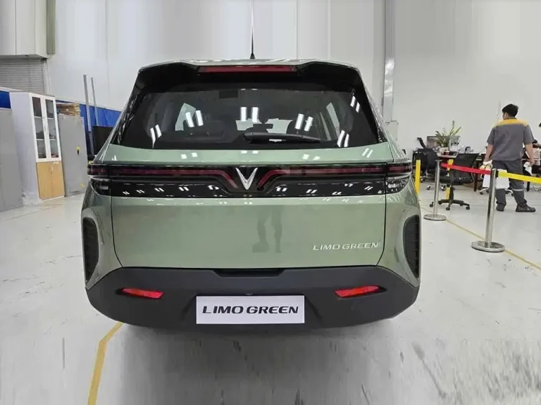 Duoi-xe-VinFast-Limo-Green